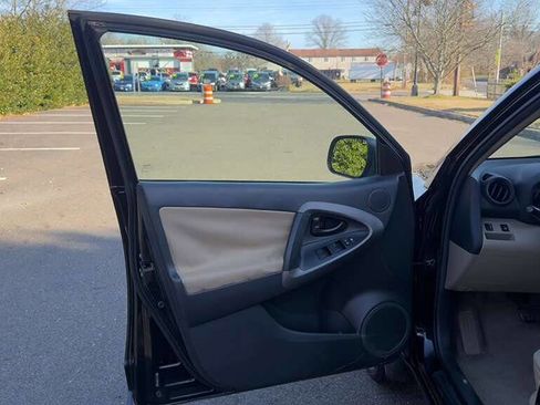 Used 2011 Toyota RAV4 4WD w/ 3rd Row image 21