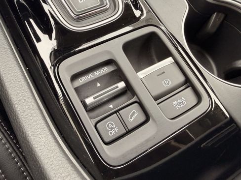 Certified 2025 Honda Pilot Touring image 25