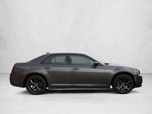 Used 2023 Chrysler 300 Touring w/ Sport Appearance Package image 4