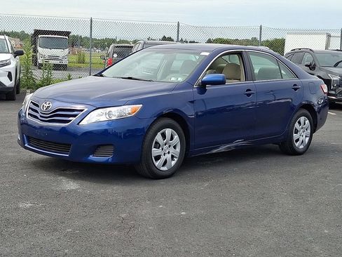Used 2010 Toyota Camry FWD image 3