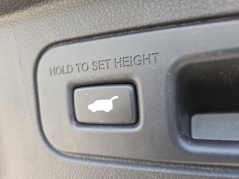 Used 2025 Honda Pilot TrailSport image 32