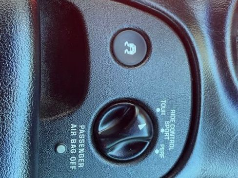 Used 2000 Chevrolet Corvette Coupe w/ Roof Pkg RWD image 14