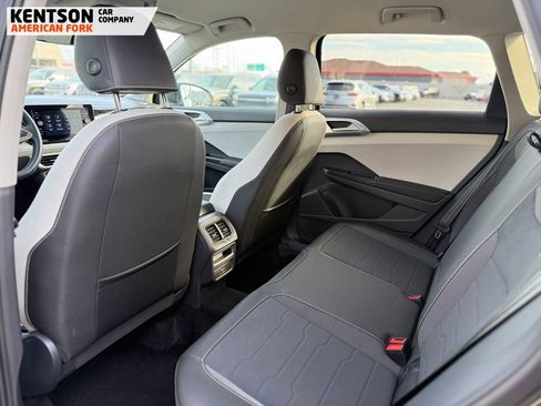 Used 2025 Volkswagen Taos SE image 39