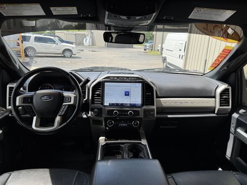 Used 2022 Ford F250 Lariat w/ Lariat Ultimate Package AWD/4WD image 28