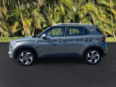 Used 2025 Hyundai Venue SEL FWD image 8