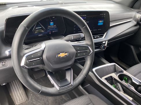Used 2025 Chevrolet Equinox LT FWD image 18