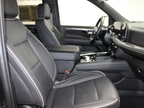 Used 2025 Chevrolet Tahoe Premier RWD image 24