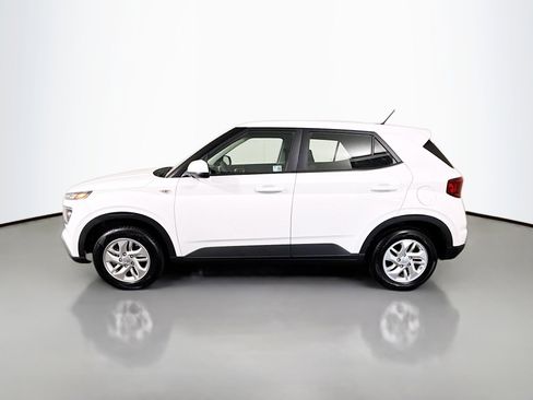 Used 2025 Hyundai Venue SE FWD image 6