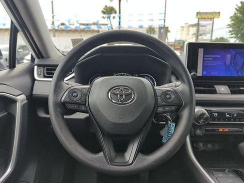 Used 2025 Toyota RAV4 LE AWD/4WD image 16