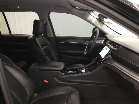 Used 2023 Jeep Grand Cherokee Limited w/ Black Appearance Package image 41