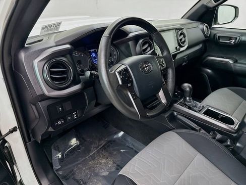 Used 2020 Toyota Tacoma TRD Sport image 9