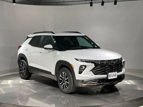 Used 2024 Chevrolet TrailBlazer ACTIV w/ Driver Confidence Package image 40