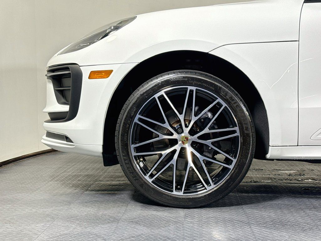Used 2024 Porsche Macan AWD/4WD image 28