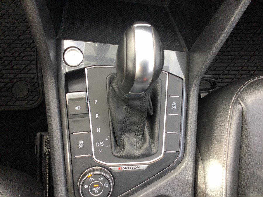 Used 2018 Volkswagen Tiguan SEL AWD/4WD image 37