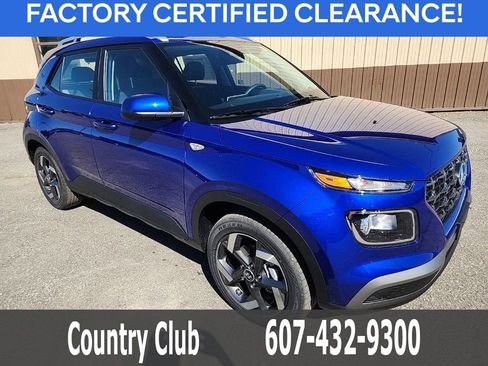 Used 2025 Hyundai Venue SEL image 2