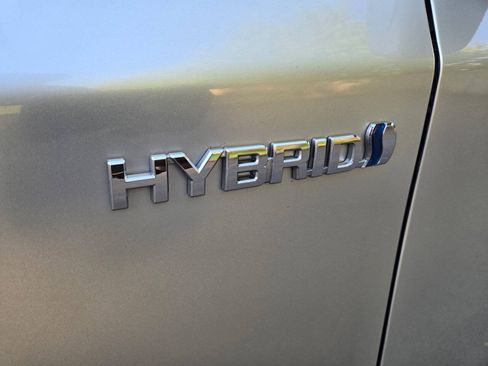 Used 2012 Toyota Prius Four w/ Deluxe Solar Roof Pkg FWD image 30