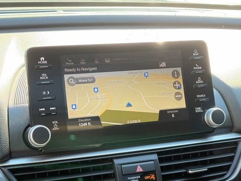 Used 2018 Honda Accord Touring image 3