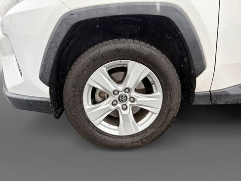 Used 2019 Toyota RAV4 XLE w/ Carpet Mat Package FWD image 15