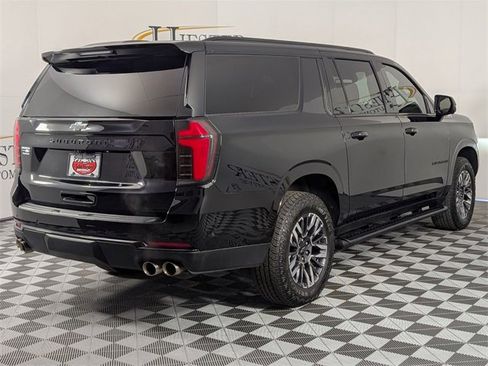 Used 2025 Chevrolet Suburban Z71 image 7