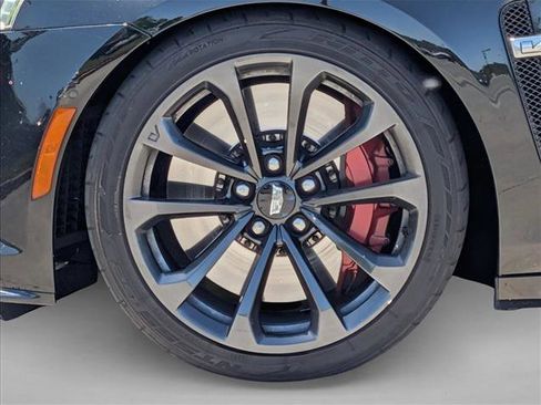 Used 2018 Cadillac CTS V w/ Luxury Package RWD image 10