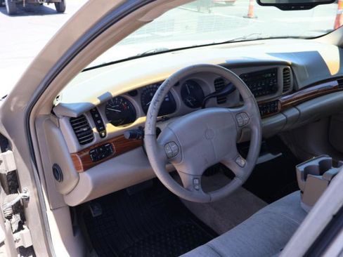 Used 2002 Buick Le Sabre Custom w/ Luxury Pkg image 10