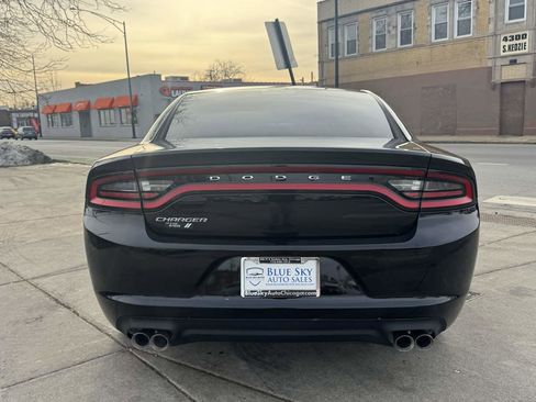 Used 2017 Dodge Charger SE image 6