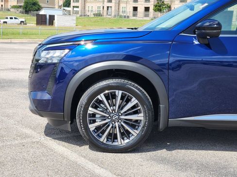 New 2026 Nissan Pathfinder Platinum w/ Cargo Package FWD image 6