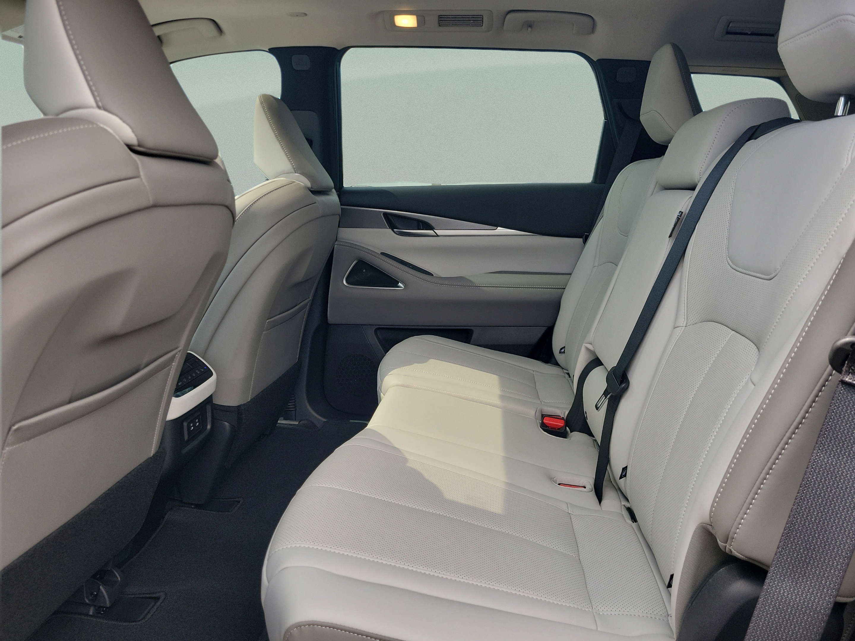 New 2027 INFINITI QX60 Luxe w/ Cargo Package FWD image 24