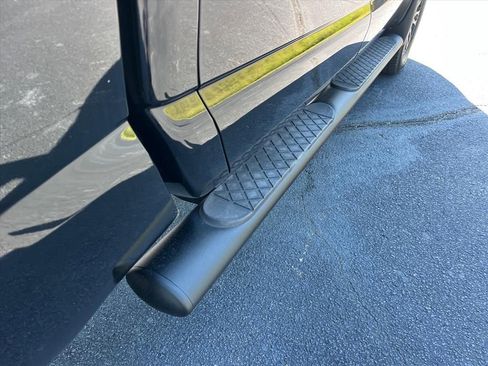 Used 2018 Nissan Titan SL w/ Midnight Edition AWD/4WD image 31