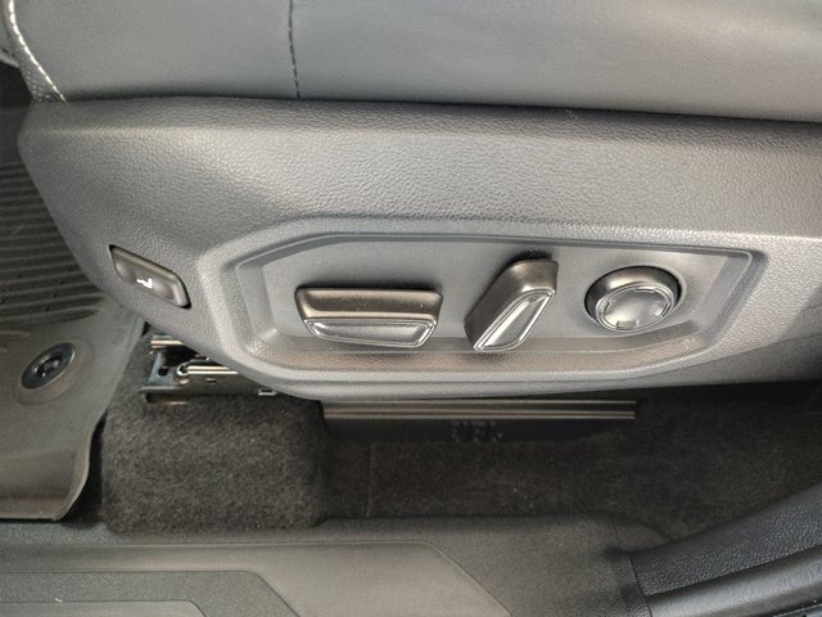 Used 2024 Toyota Sequoia Capstone AWD/4WD image 11