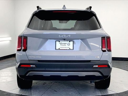 Used 2023 Kia Sorento X-Line EX image 4