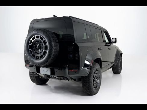 New 2026 Land Rover Defender 110 OCTA AWD/4WD image 5
