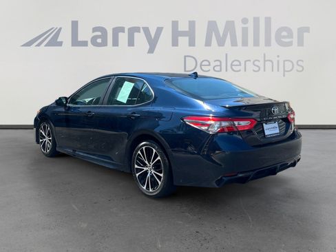 Used 2019 Toyota Camry SE FWD image 3