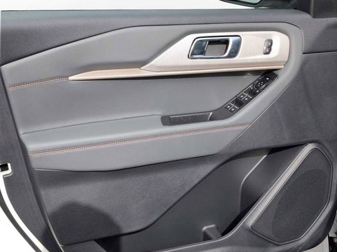 New 2025 Ford Explorer Active image 6