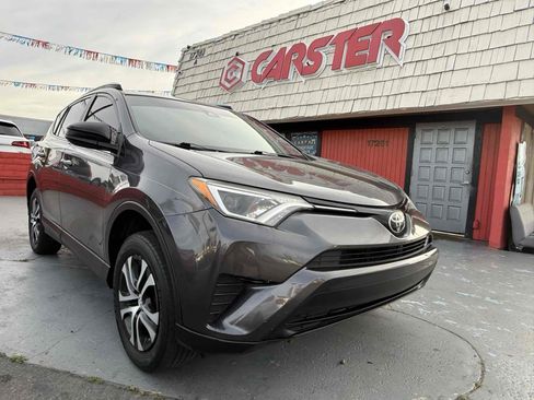 Used 2017 Toyota RAV4 LE FWD image 18