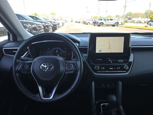 Used 2023 Toyota Corolla Cross XLE w/ Convenience Package image 12