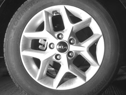 Used 2025 Kia Soul LX w/ LX Technology Package FWD image 15