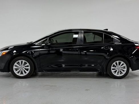 Used 2024 Toyota Corolla XLE image 2
