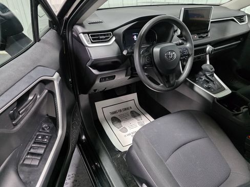 Used 2025 Toyota RAV4 LE AWD/4WD image 7
