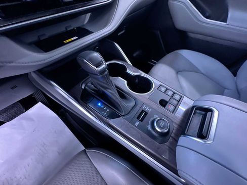 Used 2023 Toyota Highlander Platinum image 30