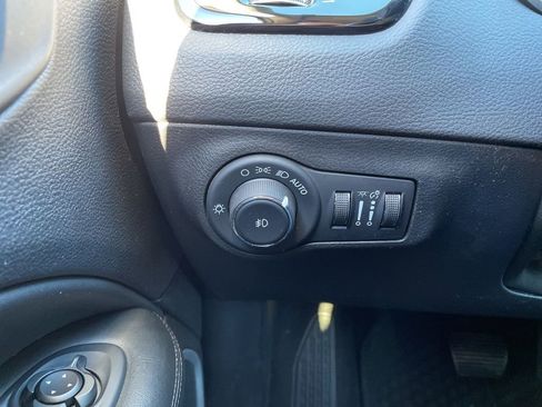 Used 2021 Jeep Compass Latitude image 25