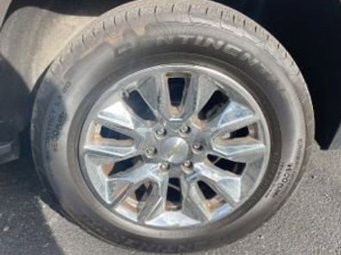 Used 2021 Chevrolet Suburban LT image 11