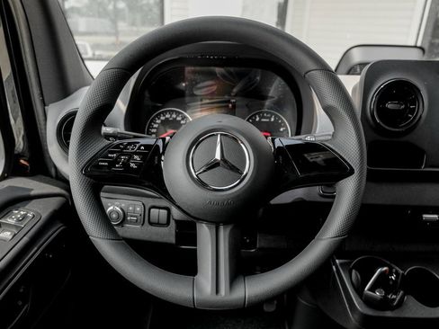 Used 2025 Mercedes-Benz Sprinter 2500 image 15