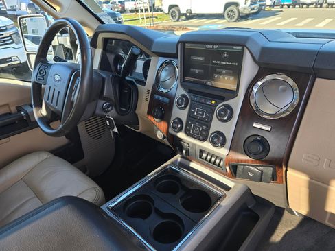 Used 2014 Ford F350 Lariat image 34