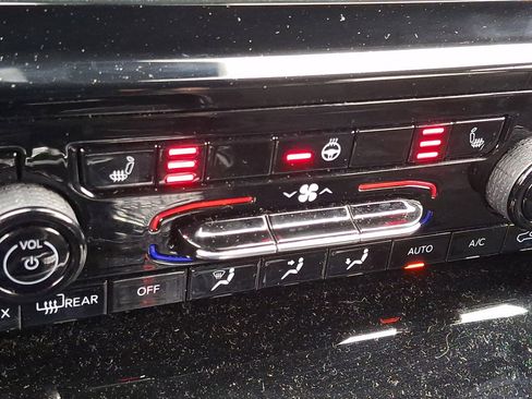 Used 2023 Jeep Grand Cherokee Altitude image 29