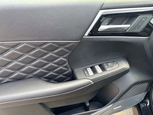 New 2025 Mitsubishi Outlander SEL image 15