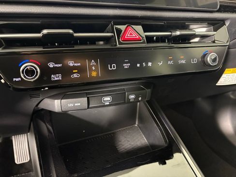 New 2026 Kia Niro EX FWD image 28