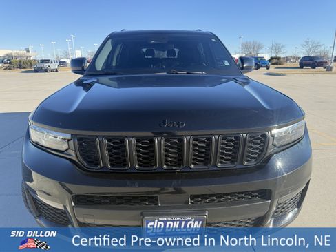 Used 2022 Jeep Grand Cherokee L Limited w/ Black Appearance Package image 4