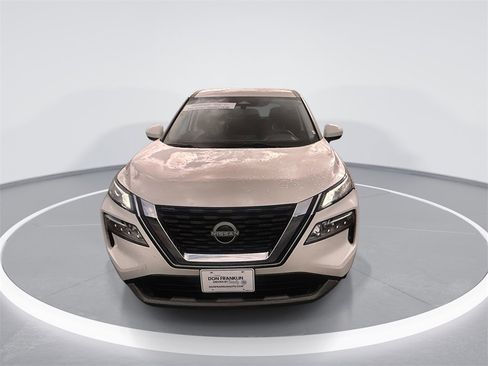 Used 2023 Nissan Rogue SV image 3