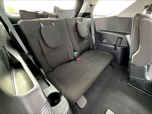 Used 2023 Ford Explorer XLT AWD/4WD image 28